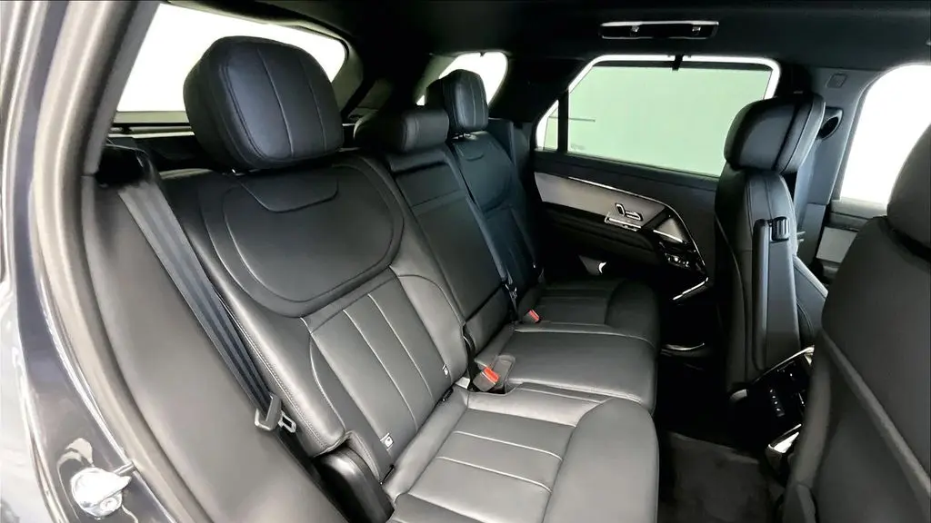2025 Land Rover Range Rover Sport P360 SE