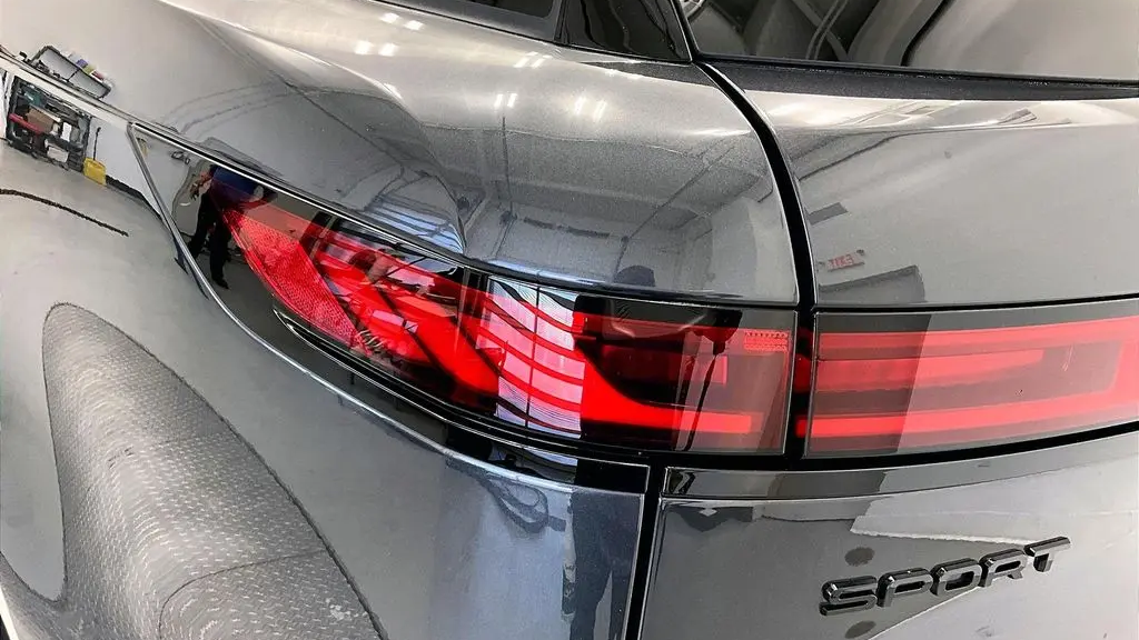 2025 Land Rover Range Rover Sport P360 SE