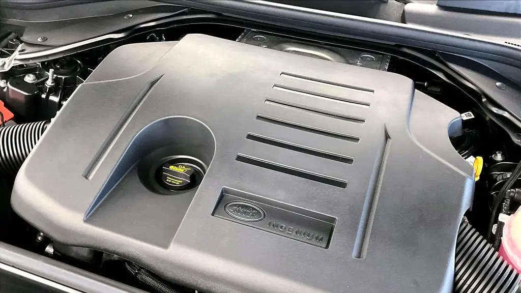 2025 Land Rover Range Rover Sport P360 SE
