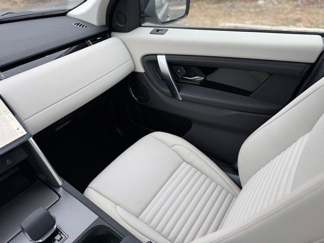 2025 Land Rover Discovery - $35,640