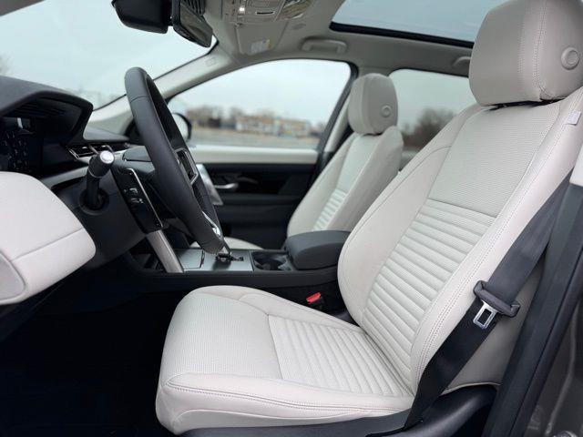 2025 Land Rover Discovery - $35,640