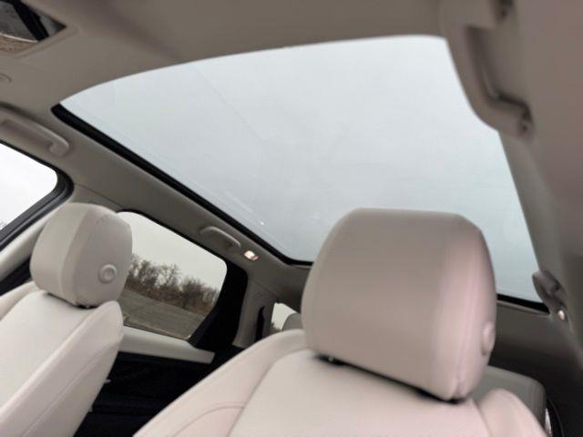 2025 Land Rover Discovery - $35,640