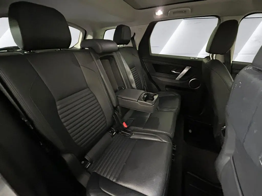2022 Land Rover Discovery - $25,871