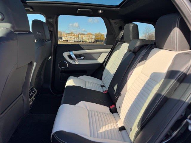 2025 Land Rover Discovery - $36,986