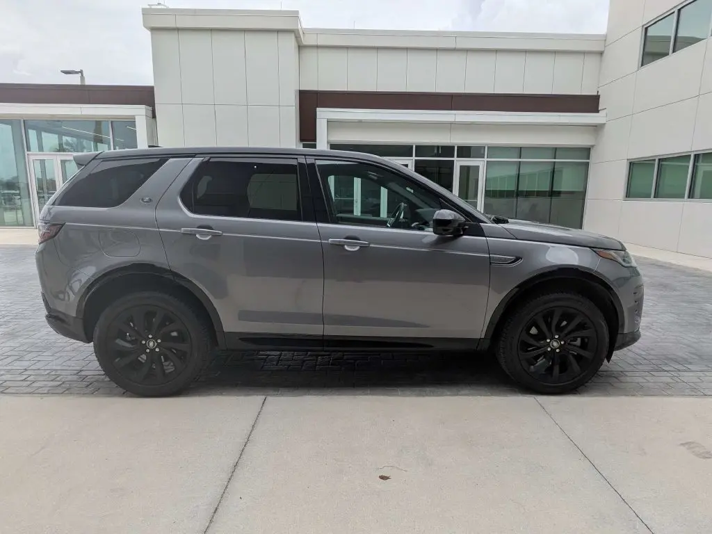2025 Land Rover Discovery - $41,721