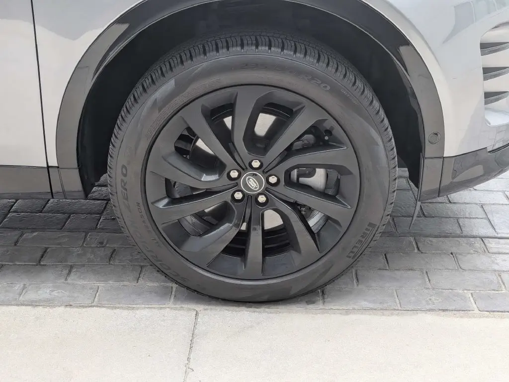 2025 Land Rover Discovery - $41,721