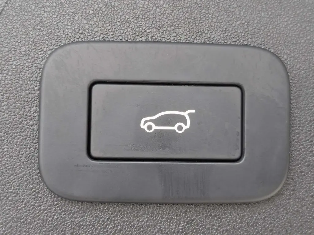 2025 Land Rover Discovery - $41,721