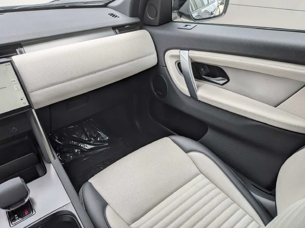 2025 Land Rover Discovery - $41,721
