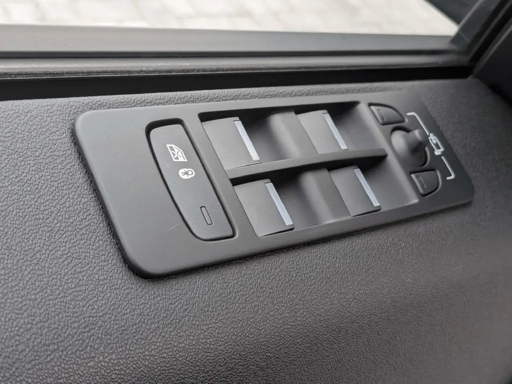 2025 Land Rover Discovery - $41,721