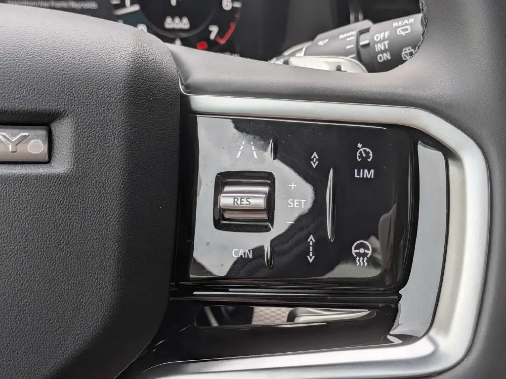 2025 Land Rover Discovery - $41,721