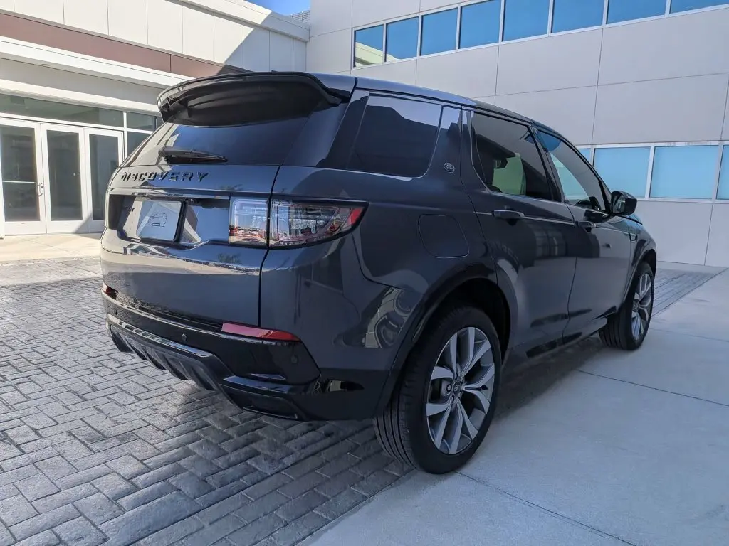 2026 Land Rover Discovery - $44,676