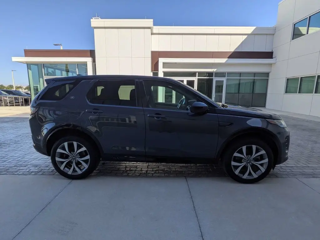 2026 Land Rover Discovery - $44,676
