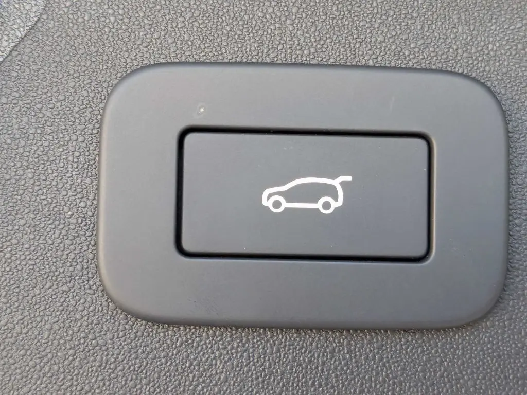 2026 Land Rover Discovery - $44,676