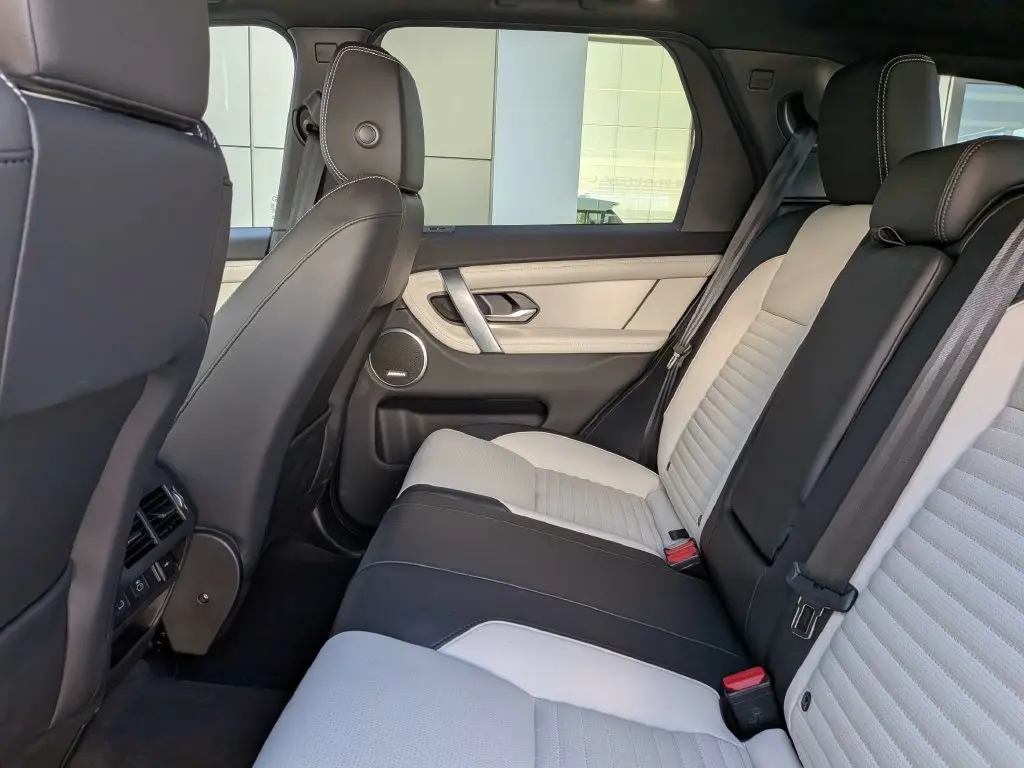 2026 Land Rover Discovery - $44,676
