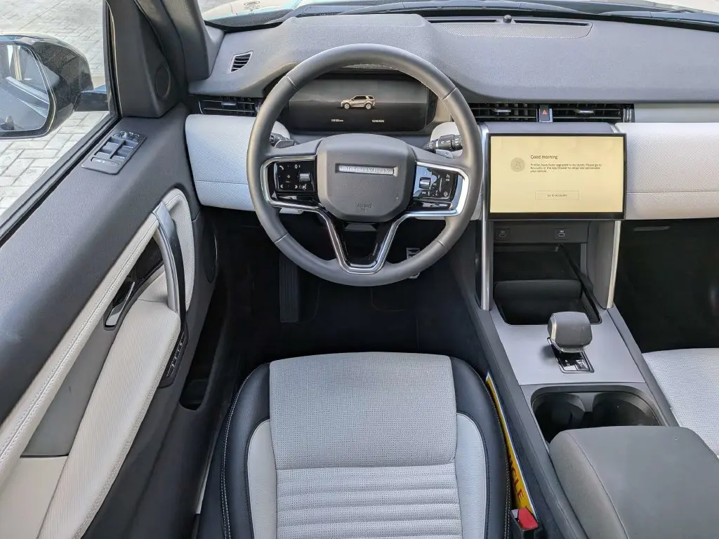 2026 Land Rover Discovery - $44,676