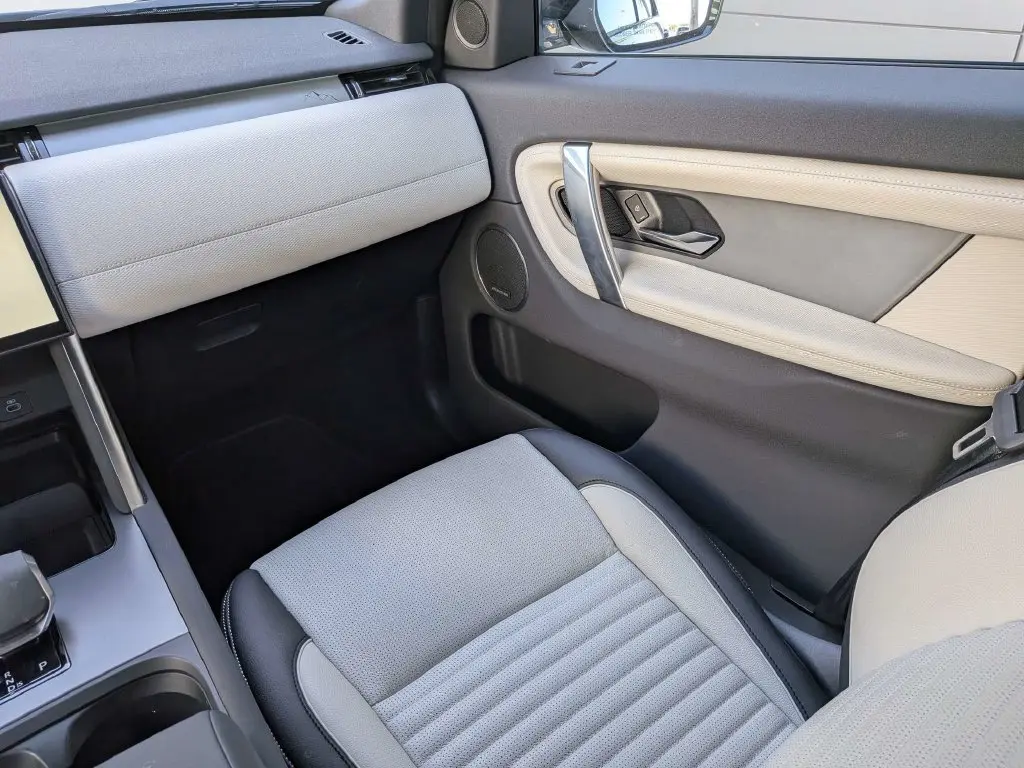2026 Land Rover Discovery - $44,676