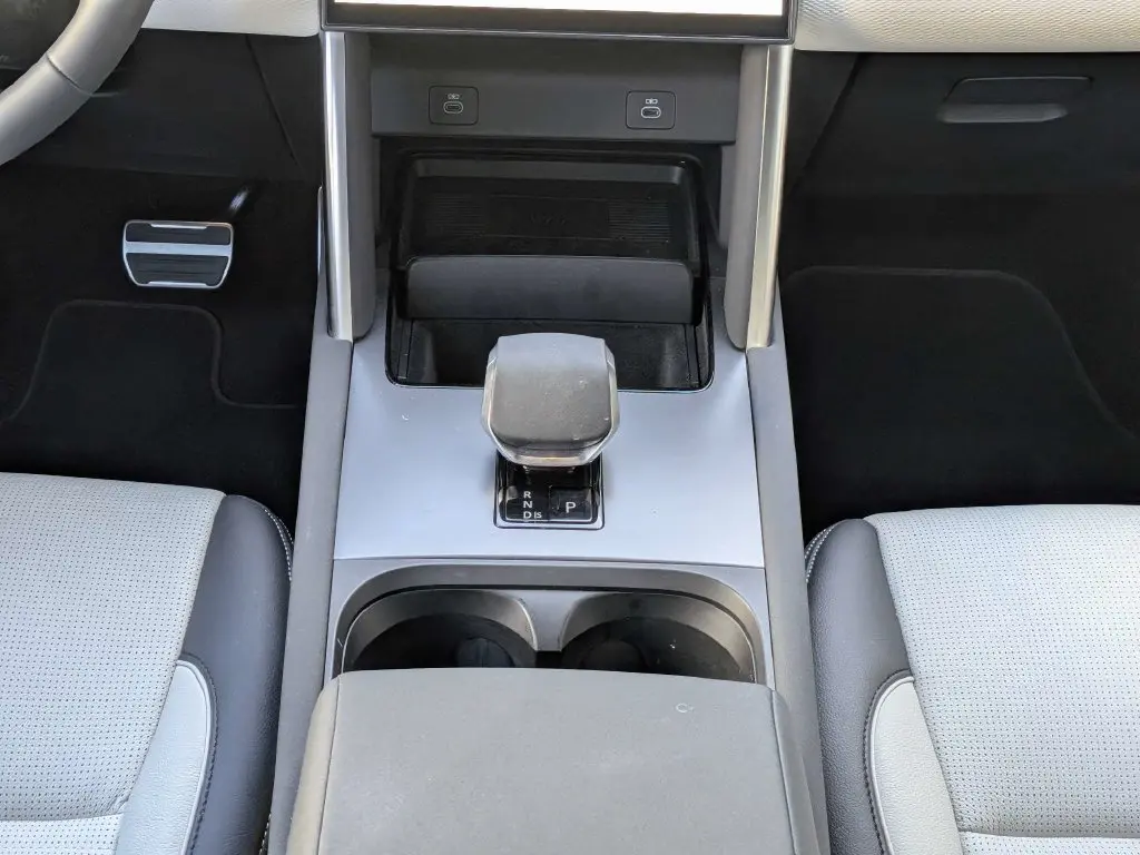 2026 Land Rover Discovery - $44,676