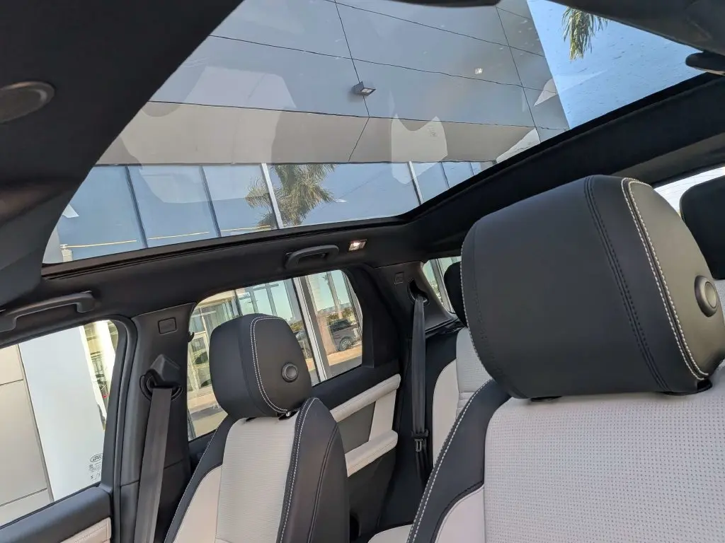 2026 Land Rover Discovery - $44,676