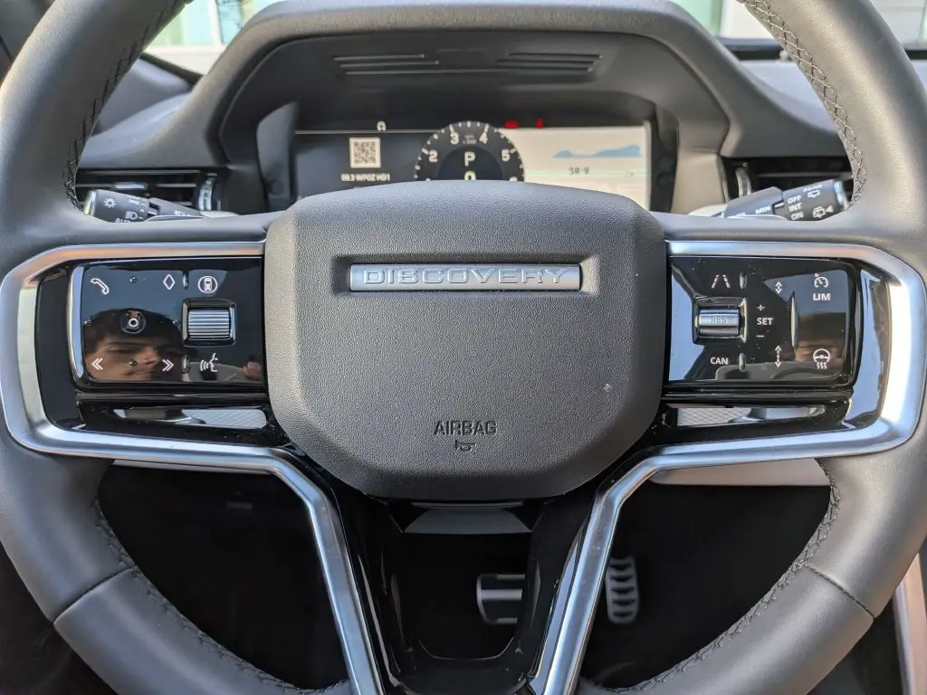 2026 Land Rover Discovery - $44,676