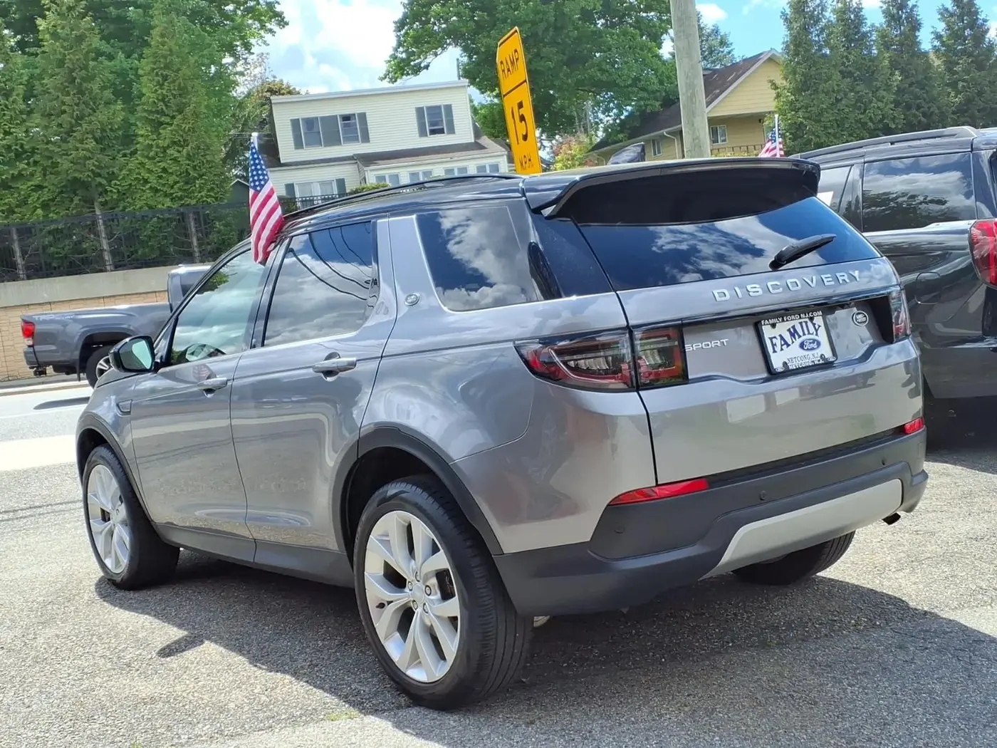 2023 Land Rover Discovery - $26,431