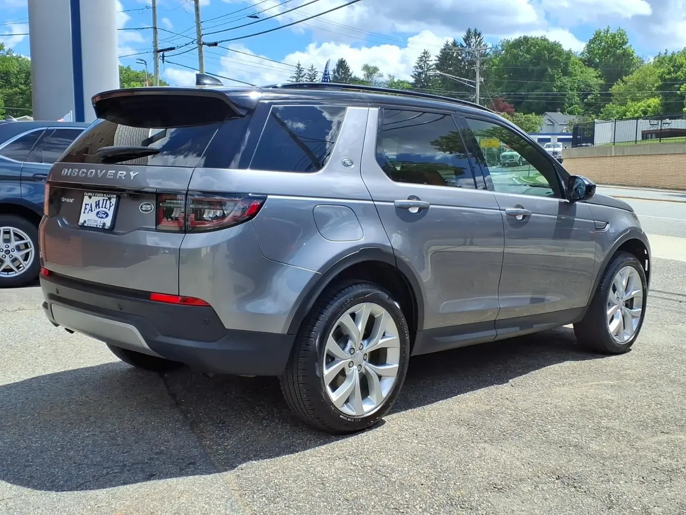 2023 Land Rover Discovery - $26,431