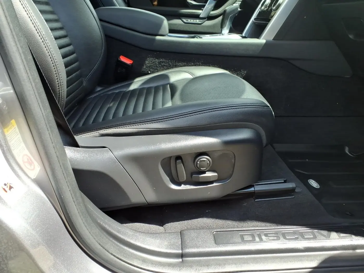 2023 Land Rover Discovery - $26,431