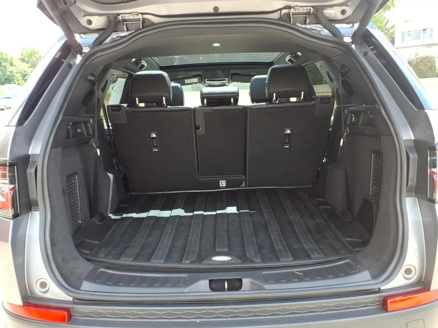 2023 Land Rover Discovery - $26,431