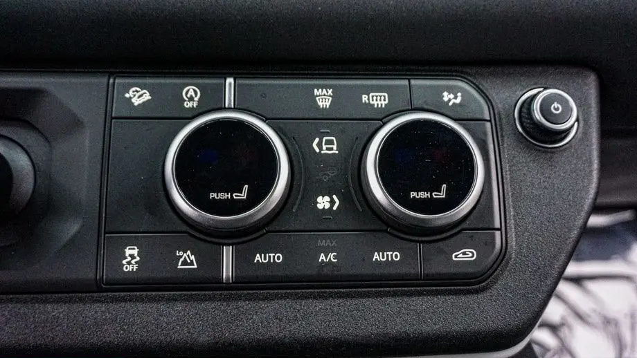 2023 Land Rover Defender 110 X-Dynamic SE
