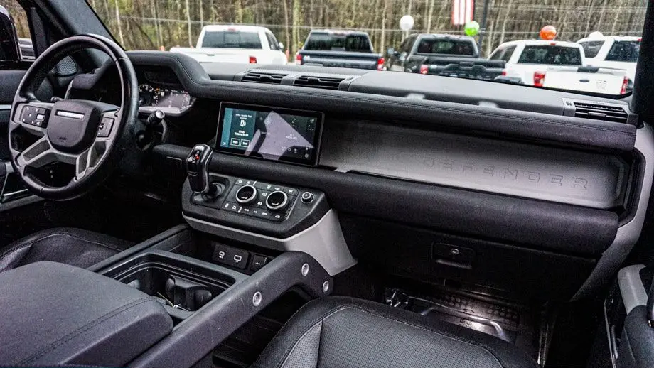 2023 Land Rover Defender 110 X-Dynamic SE
