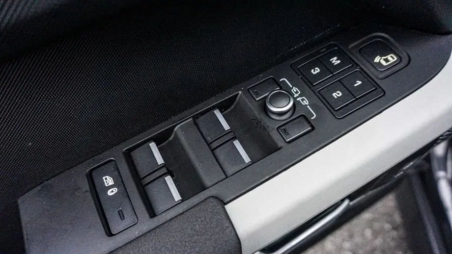 2023 Land Rover Defender 110 X-Dynamic SE