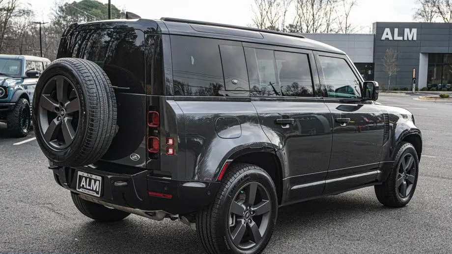 2023 Land Rover Defender 110 X-Dynamic SE