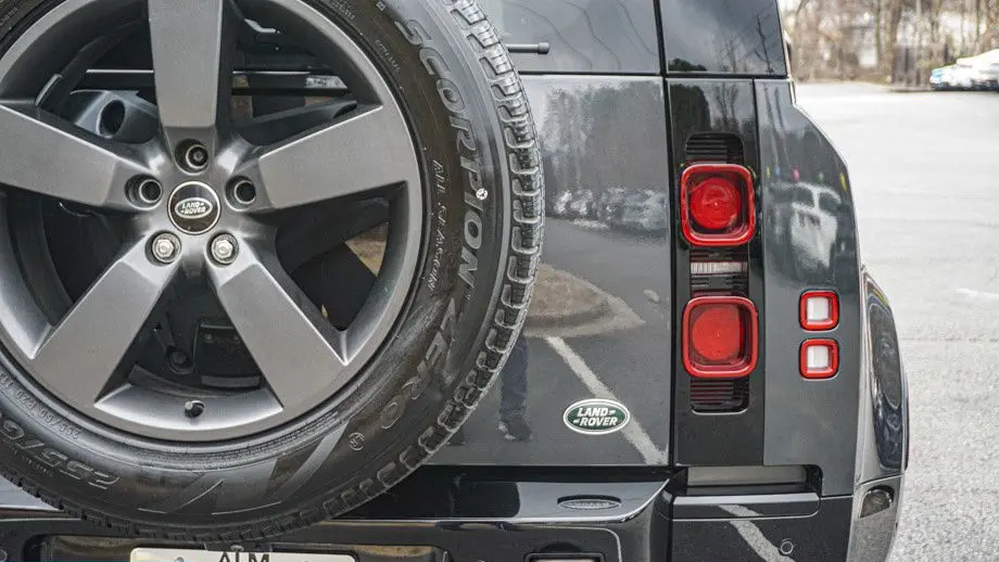 2023 Land Rover Defender 110 X-Dynamic SE