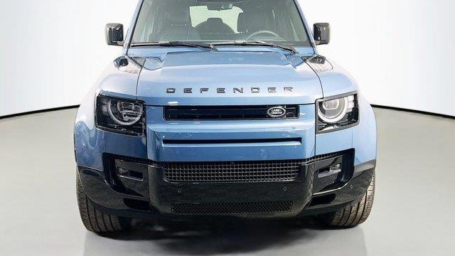 2026 Land Rover Defender 110 P400 X-Dynamic SE