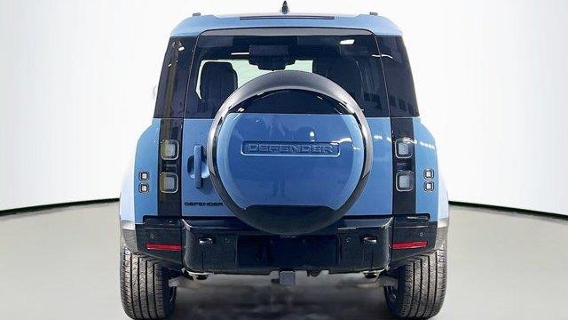 2026 Land Rover Defender 110 P400 X-Dynamic SE