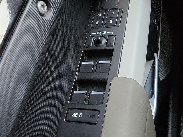 2023 Land Rover Defender - $48,990