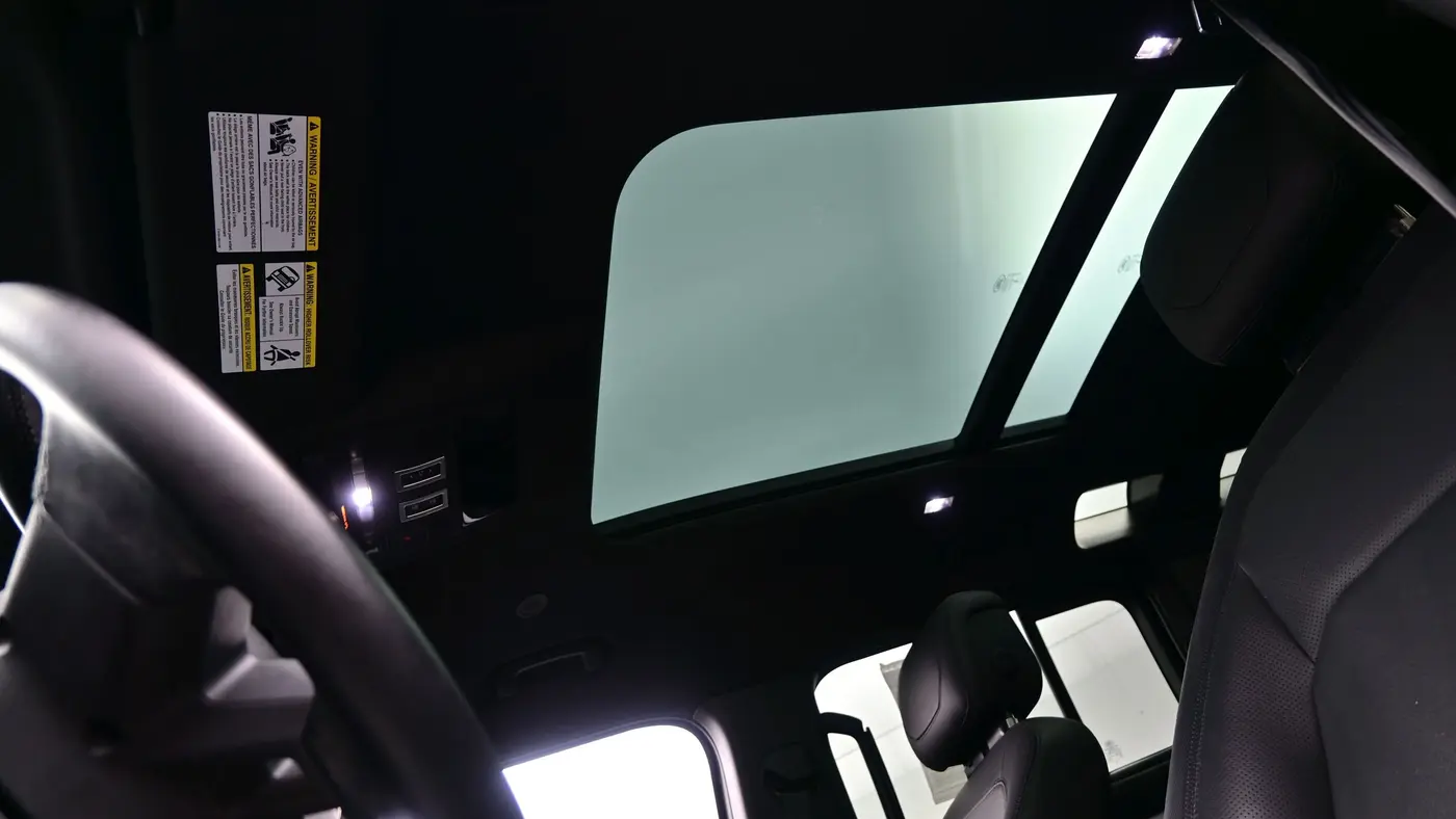 2023 Land Rover Defender 110 X-Dynamic SE