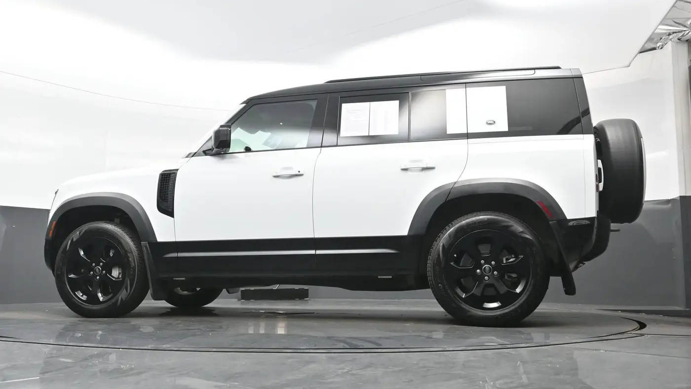 2023 Land Rover Defender 110 X-Dynamic SE