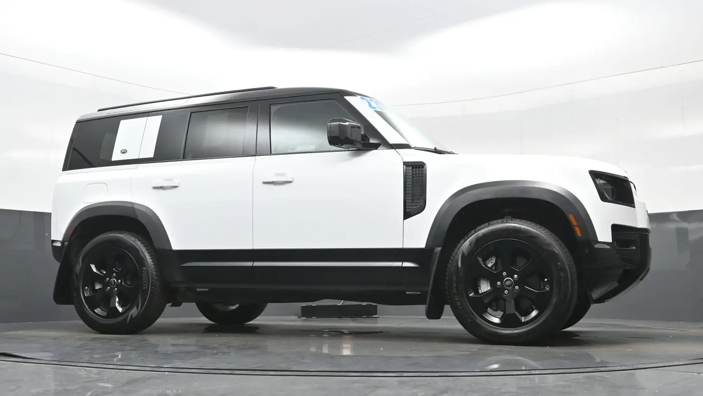 2023 Land Rover Defender 110 X-Dynamic SE