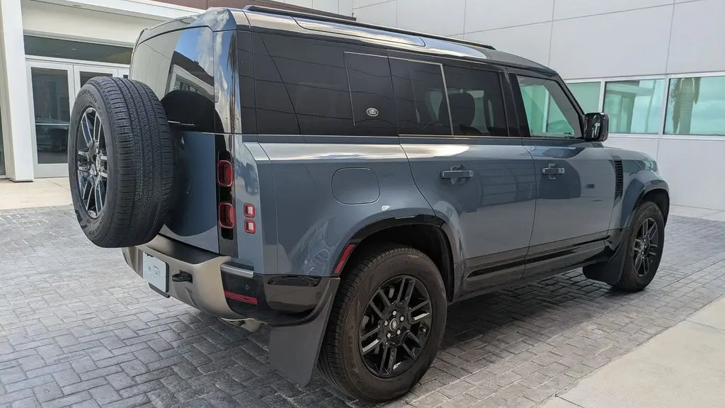 2024 Land Rover Defender 110 P400 X-Dynamic SE