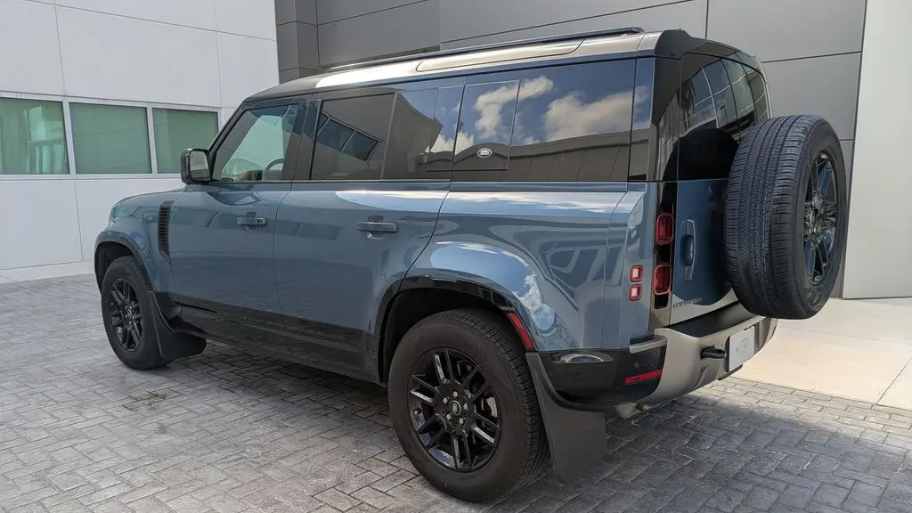 2024 Land Rover Defender 110 P400 X-Dynamic SE
