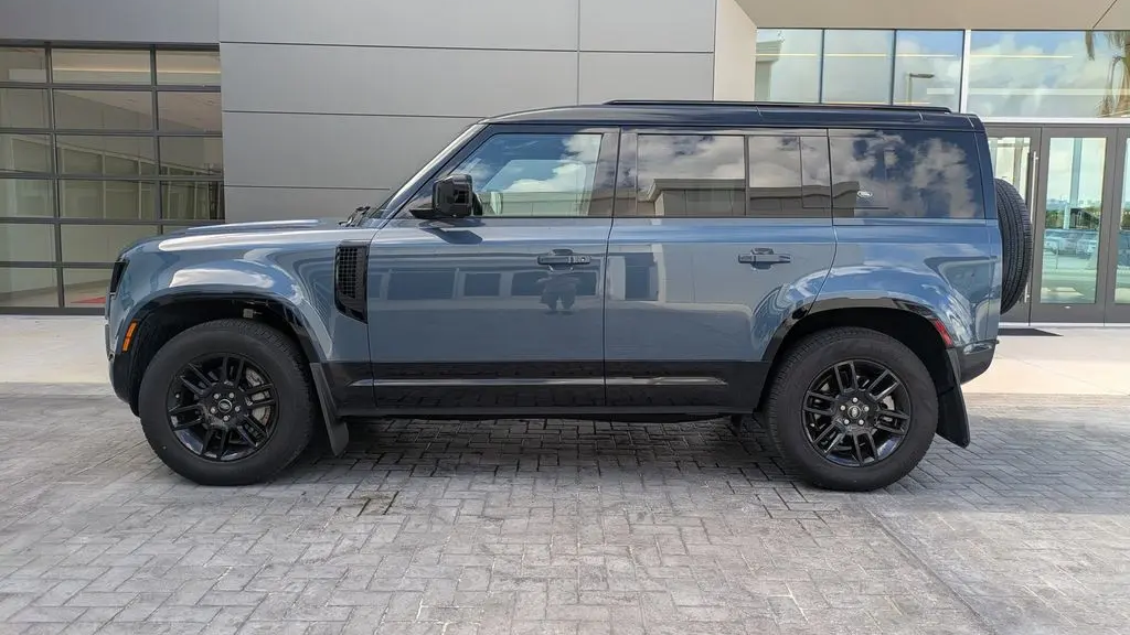 2024 Land Rover Defender 110 P400 X-Dynamic SE