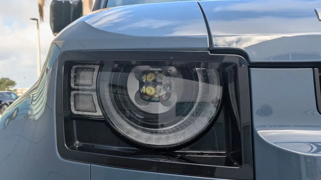 2024 Land Rover Defender 110 P400 X-Dynamic SE