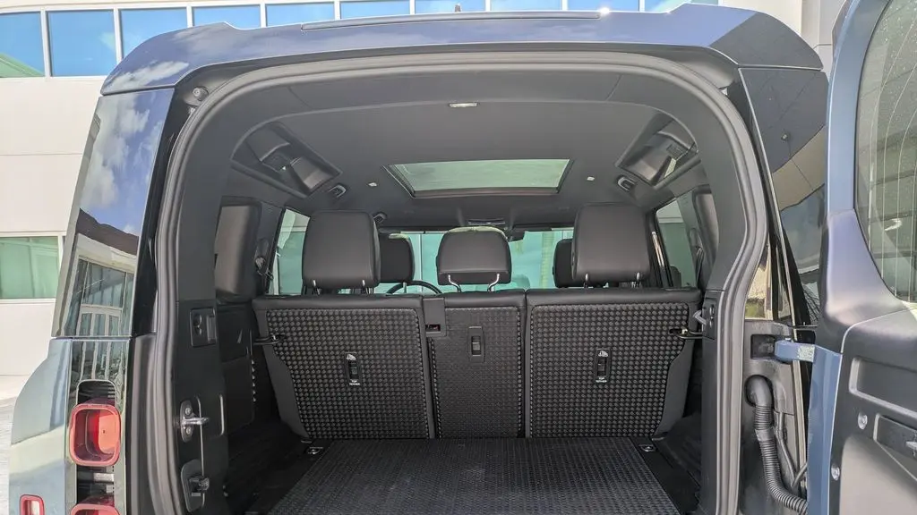 2024 Land Rover Defender 110 P400 X-Dynamic SE