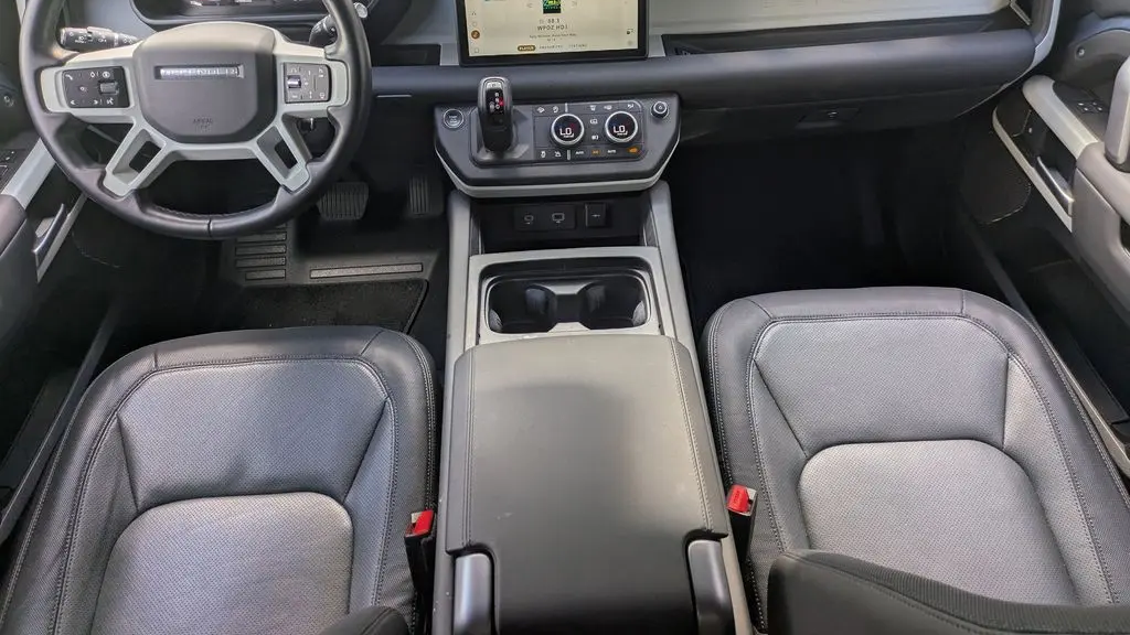2024 Land Rover Defender 110 P400 X-Dynamic SE