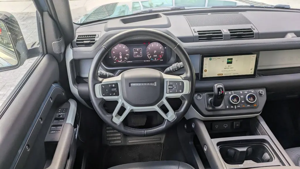2024 Land Rover Defender 110 P400 X-Dynamic SE