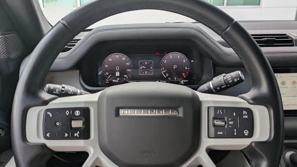 2024 Land Rover Defender 110 P400 X-Dynamic SE