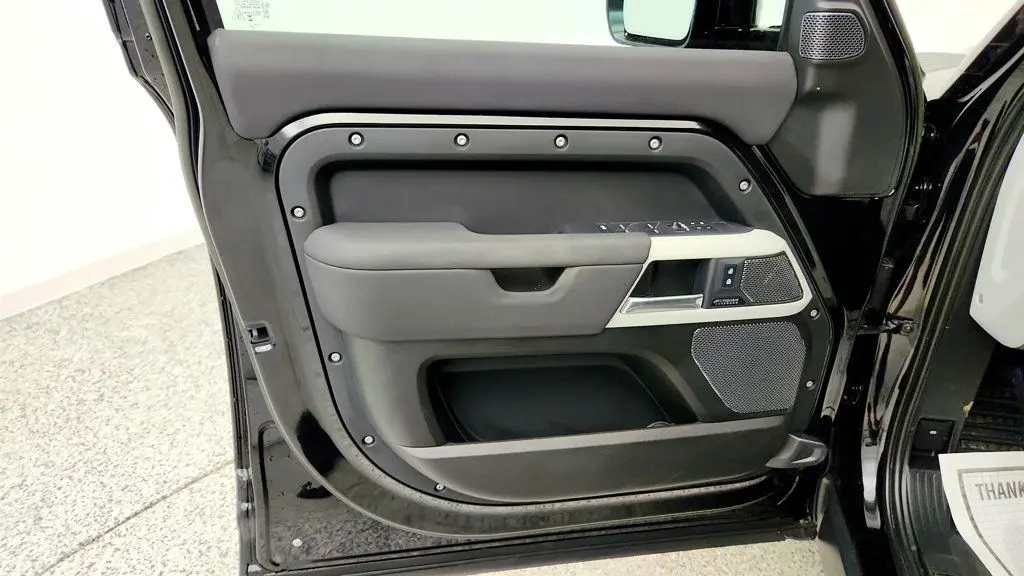 2023 Land Rover Defender 110 X-Dynamic SE