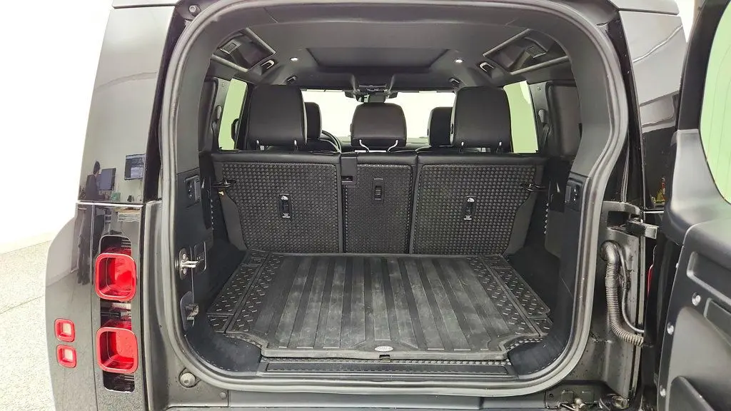 2023 Land Rover Defender 110 X-Dynamic SE