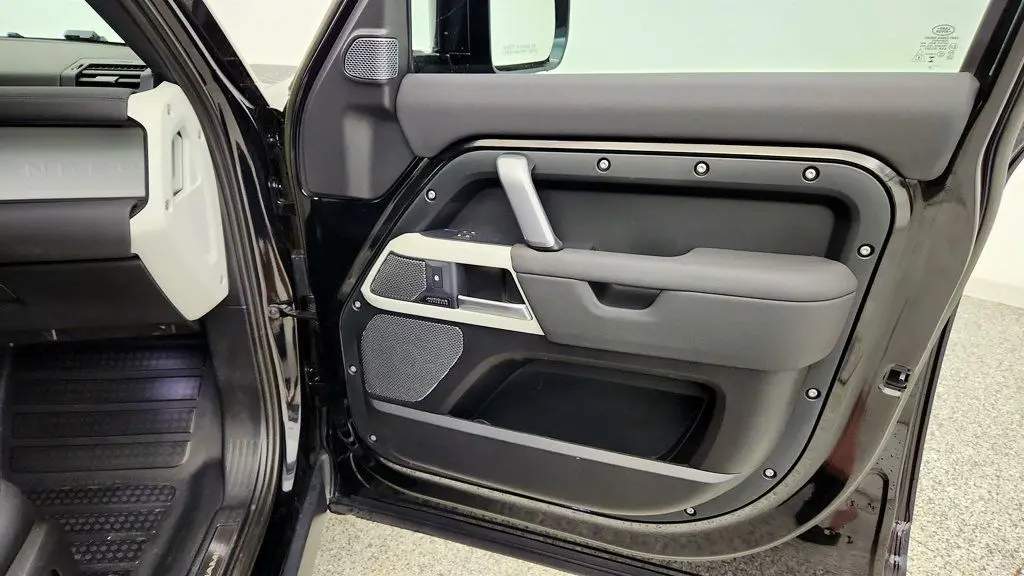 2023 Land Rover Defender 110 X-Dynamic SE