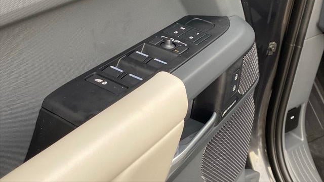 2024 Land Rover Defender 110 P400 X-Dynamic SE